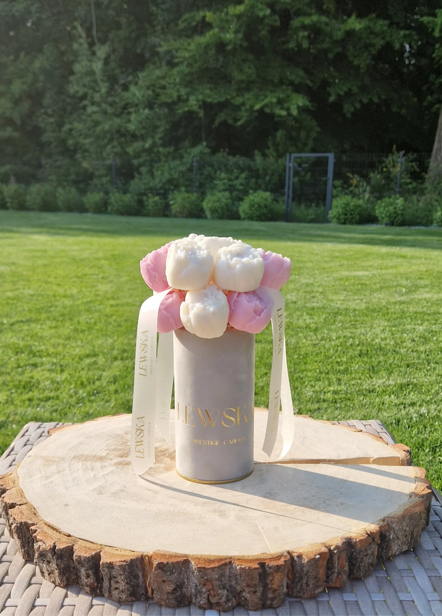 Flowerbox S szary. Kwiaty  mini pąki różowo- białe