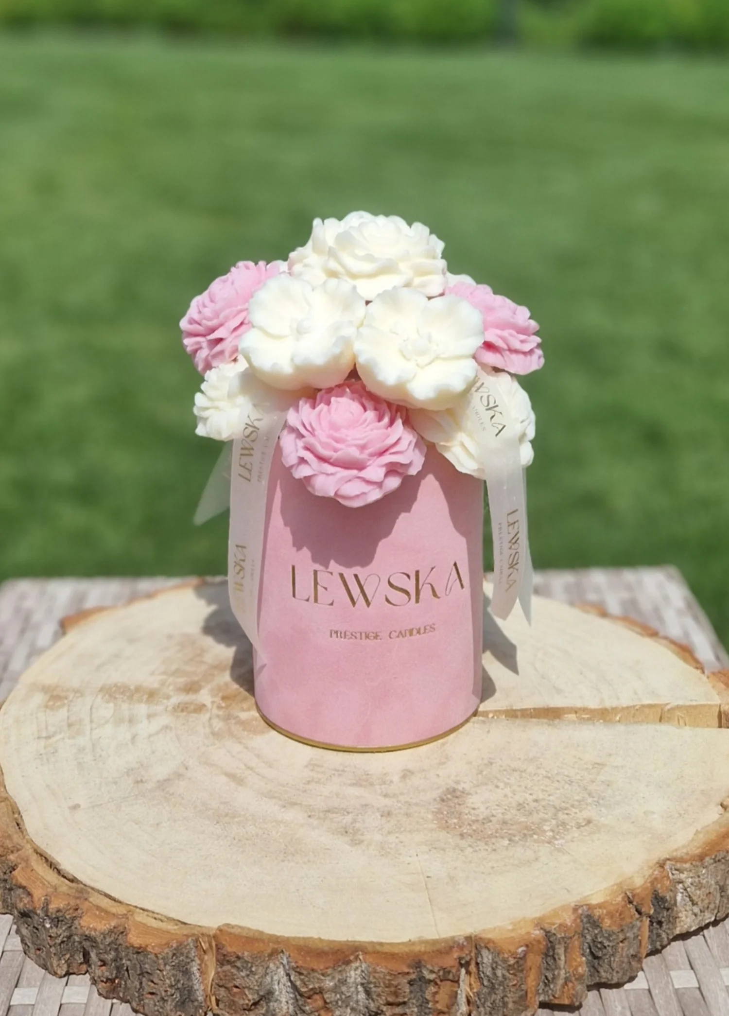 Flowerbox M pudrowy róż. 2  Kwiaty biało- różowe