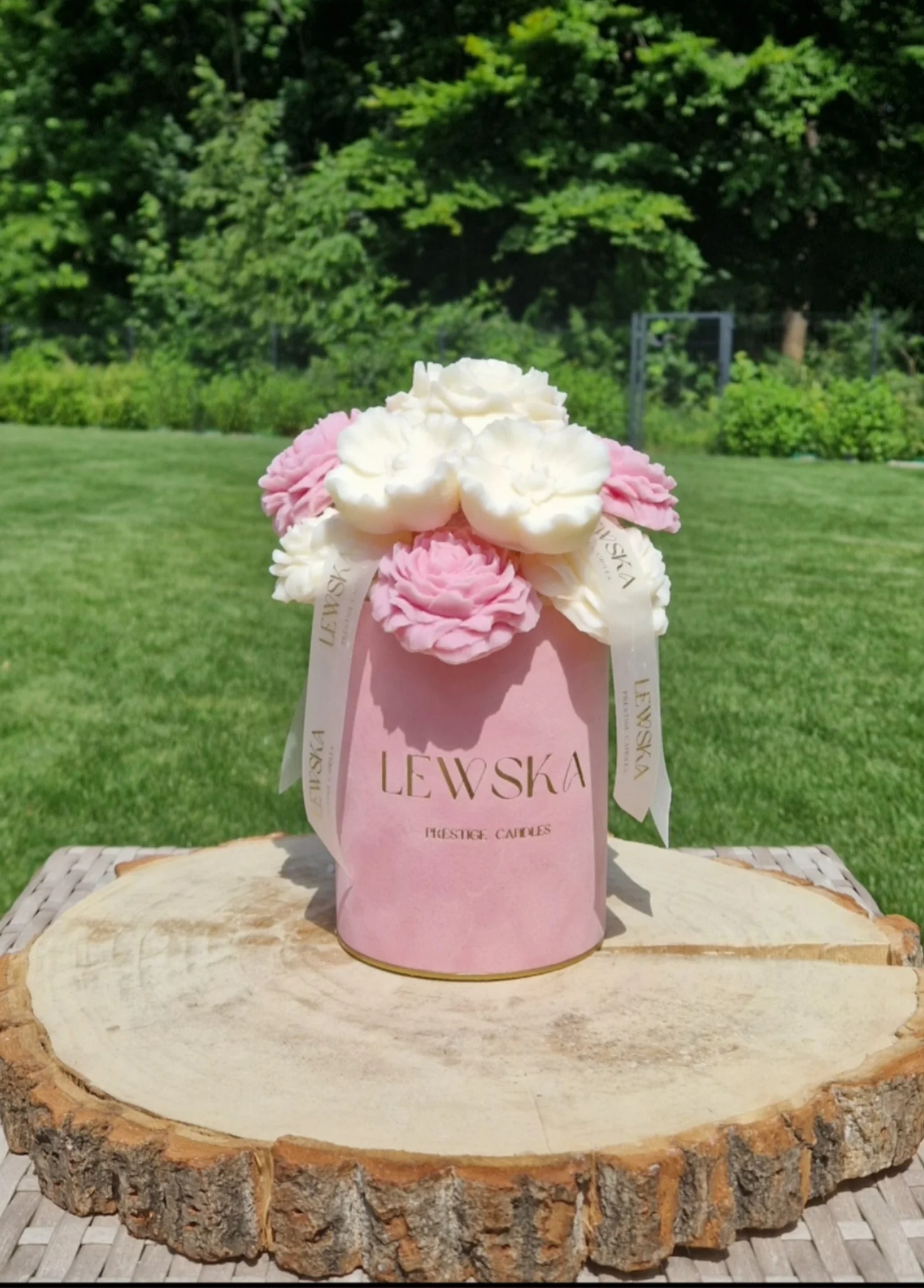 Flowerbox M pudrowy róż. 2  Kwiaty biało- różowe