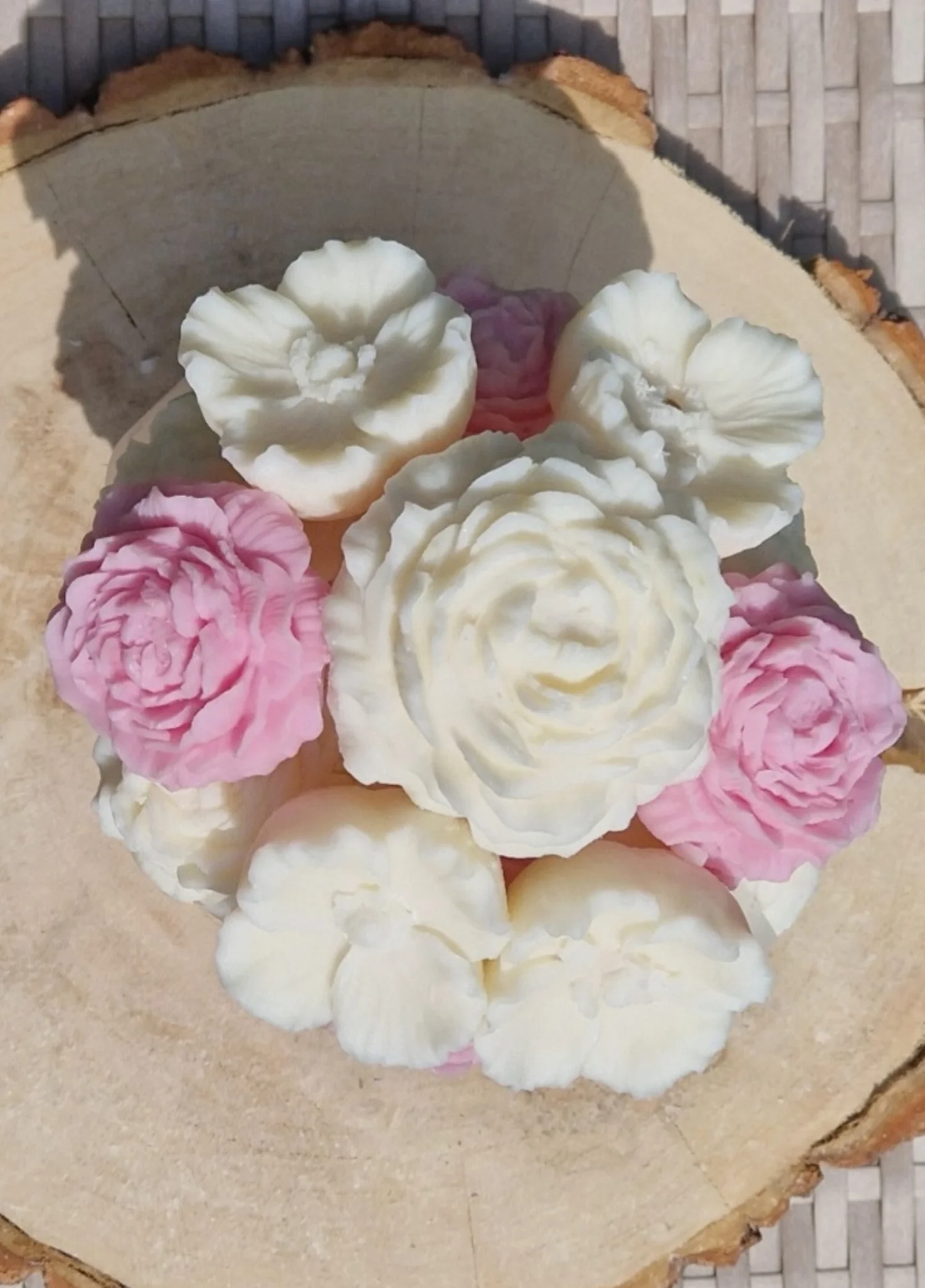 Flowerbox M pudrowy róż. 2  Kwiaty biało- różowe