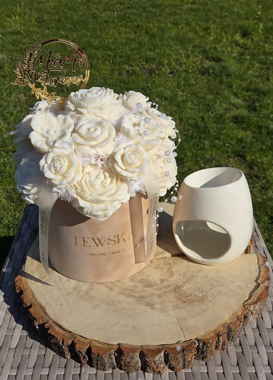 Flowerbox L beżowy. Mix kwiatów białych