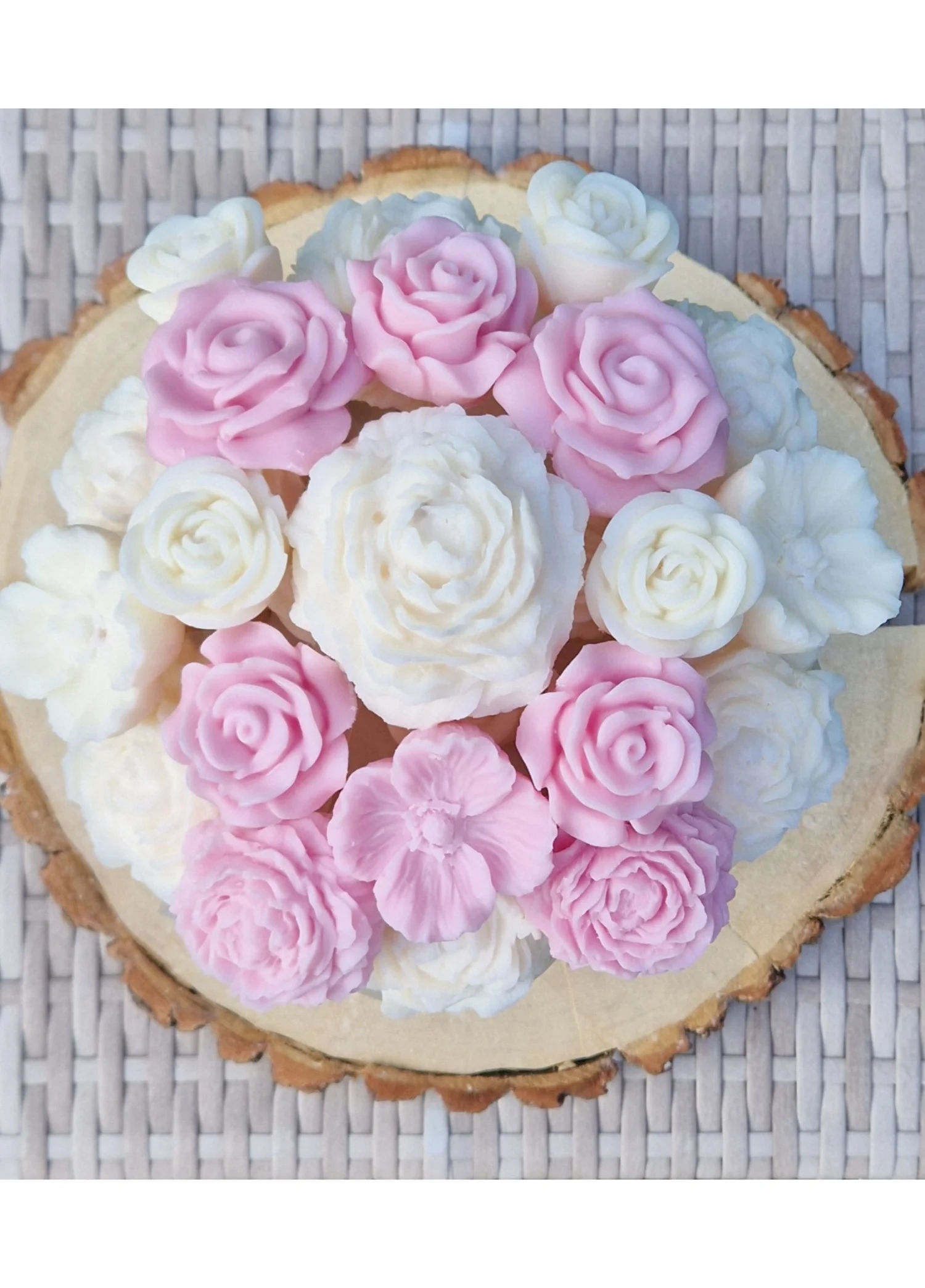 Flowerbox L szary. Mix kwiatów białych-różowych