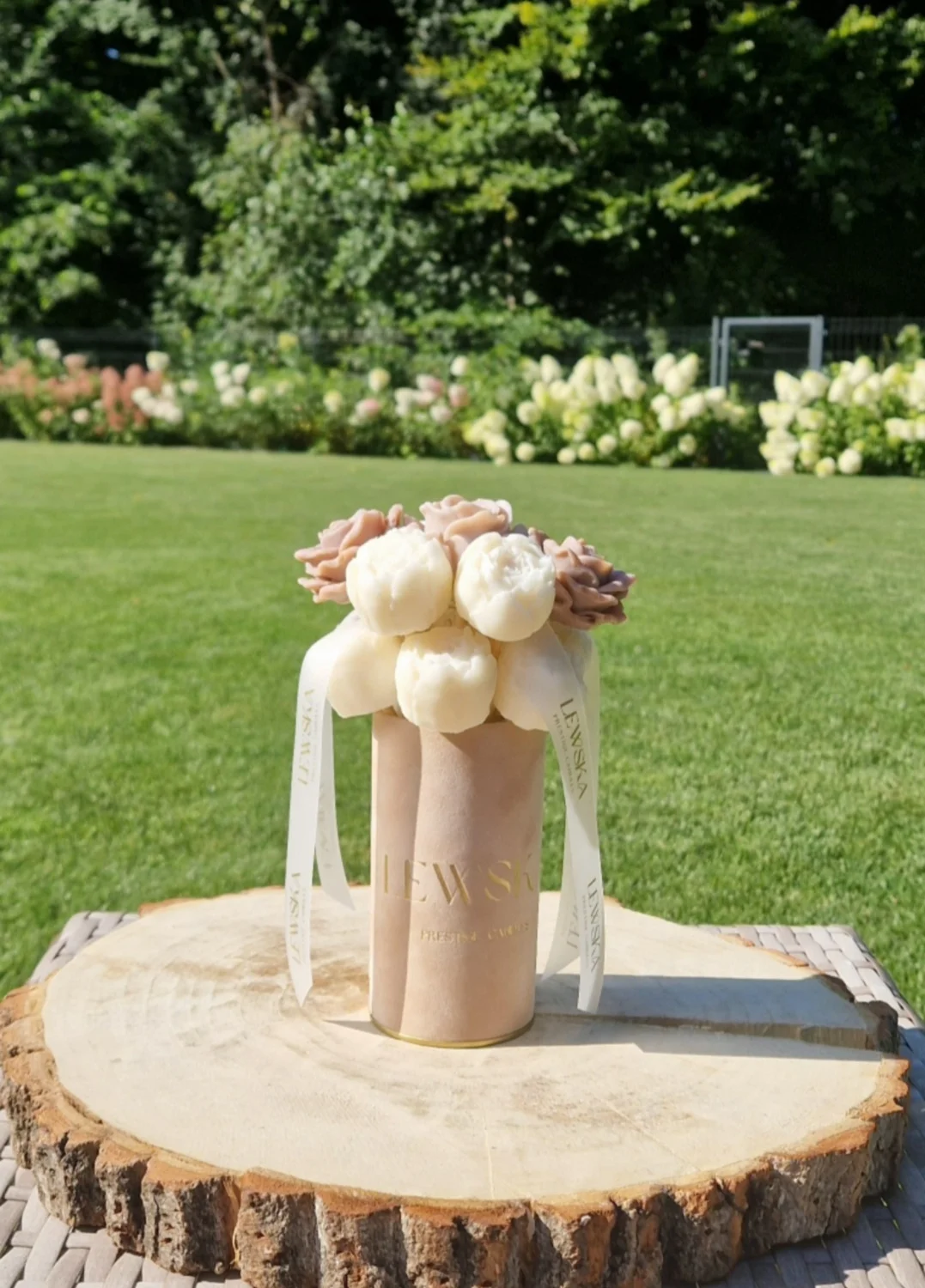 Flowerbox S mini pąki i 3 róże beżowe