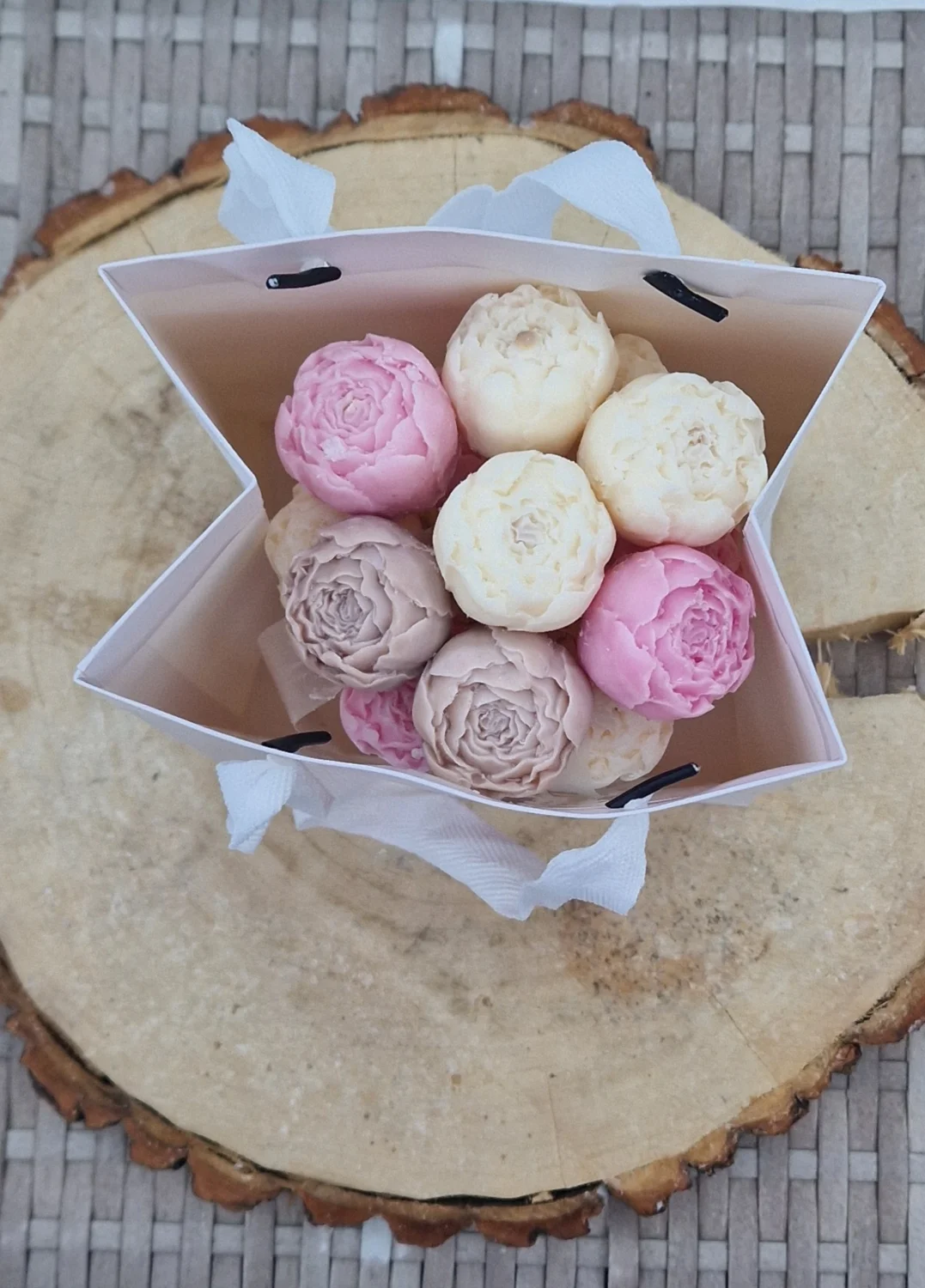 Flowerbox S mini pąki i 3 róże beżowe