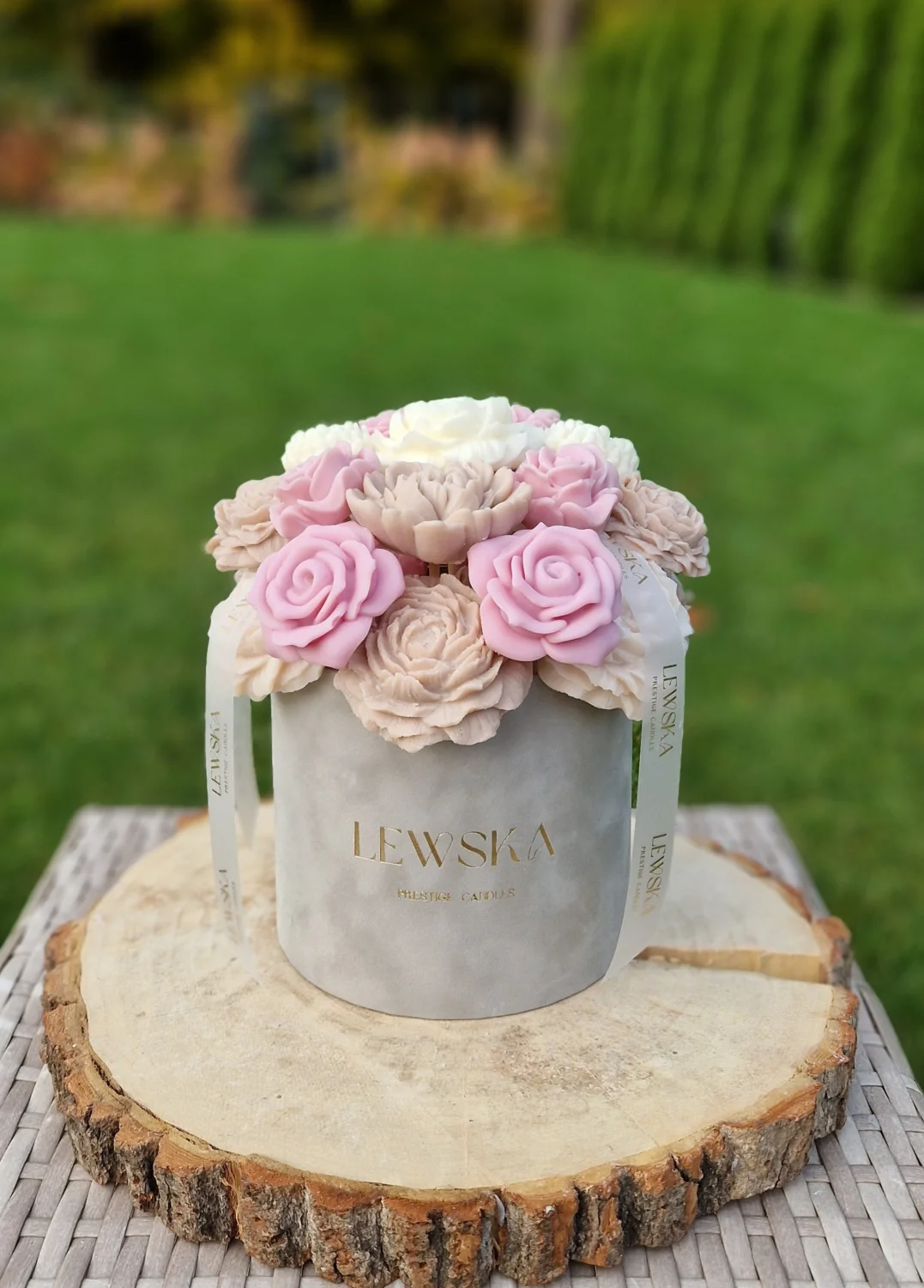 Flowerbox L szary. Mix kwiatów biało-beżowo-różowo II