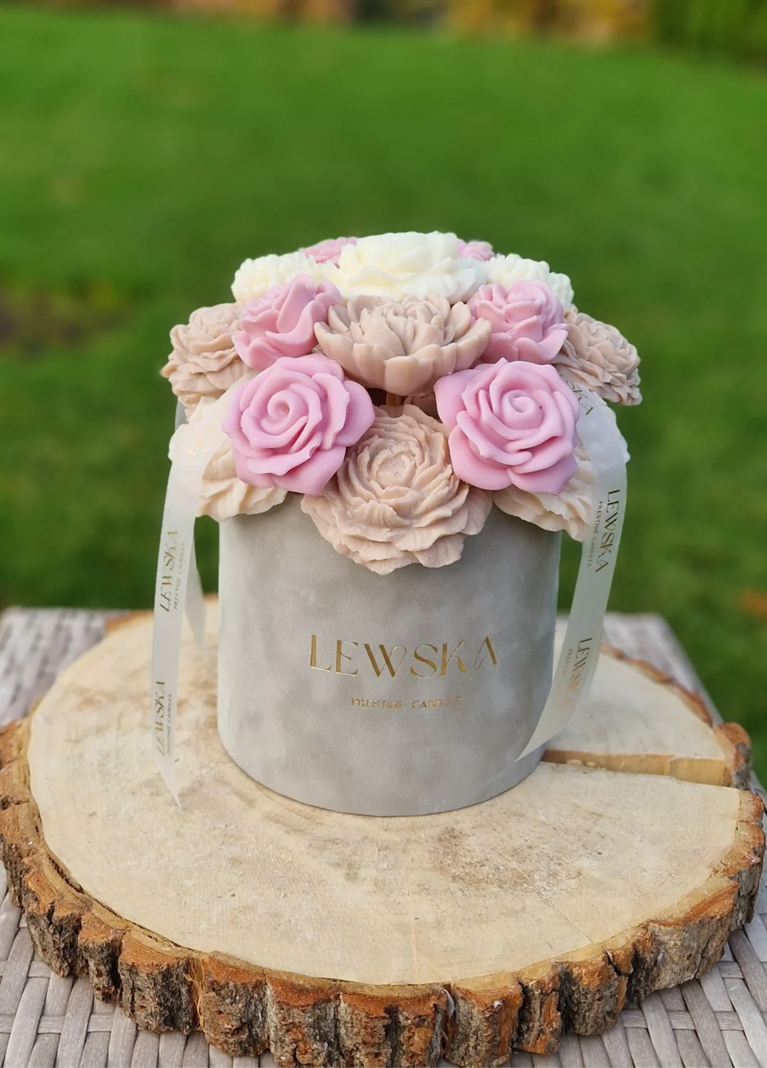 Flowerbox L szary. Mix kwiatów biało-beżowo-różowo II