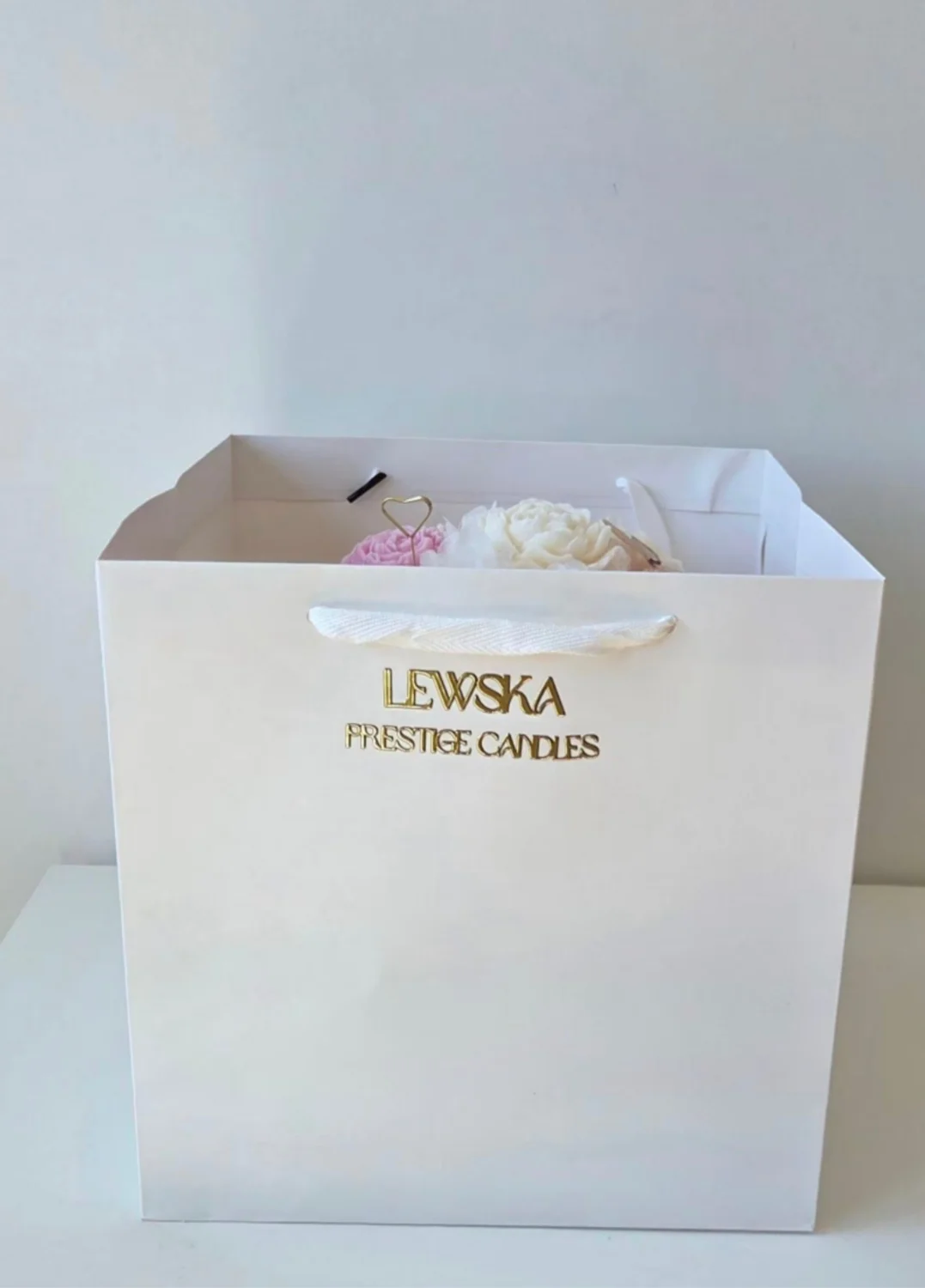 Flowerbox L  mix biało- beżowych kwiatów. Kolor pudełka do wyboru.