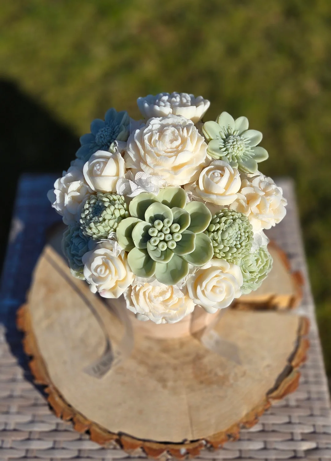 Flowerbox L-mix kwiatów biel- matcha