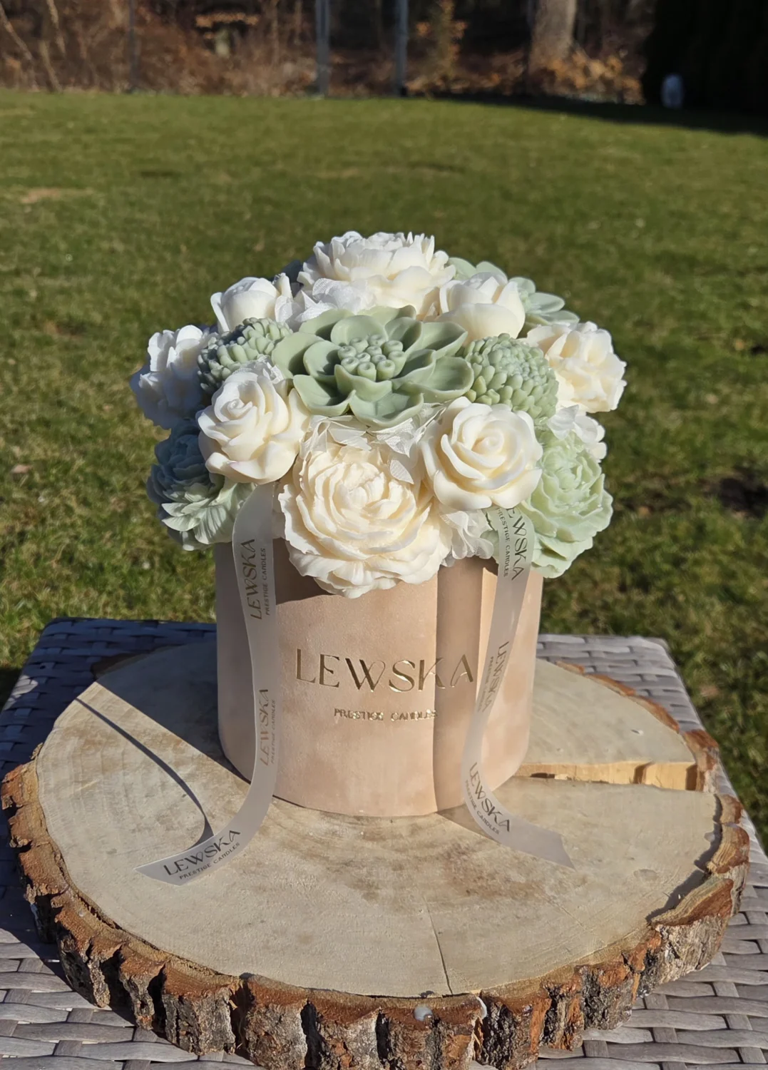 Flowerbox L-mix kwiatów biel- matcha