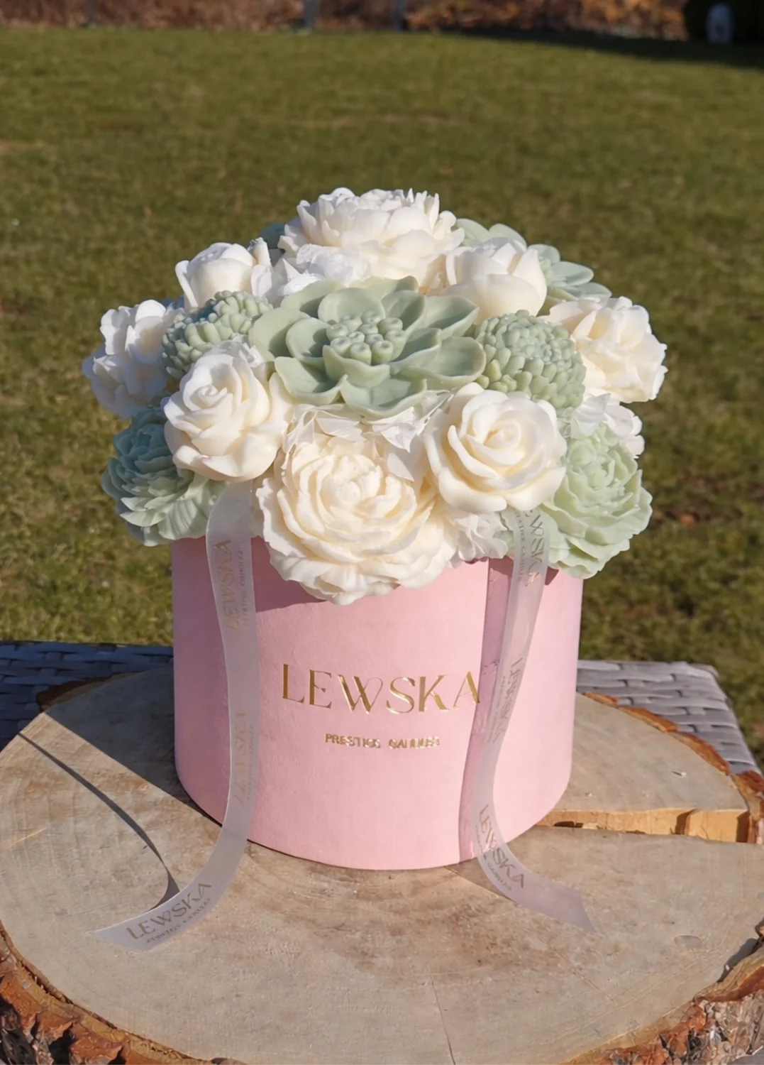 Flowerbox L-mix kwiatów biel- matcha