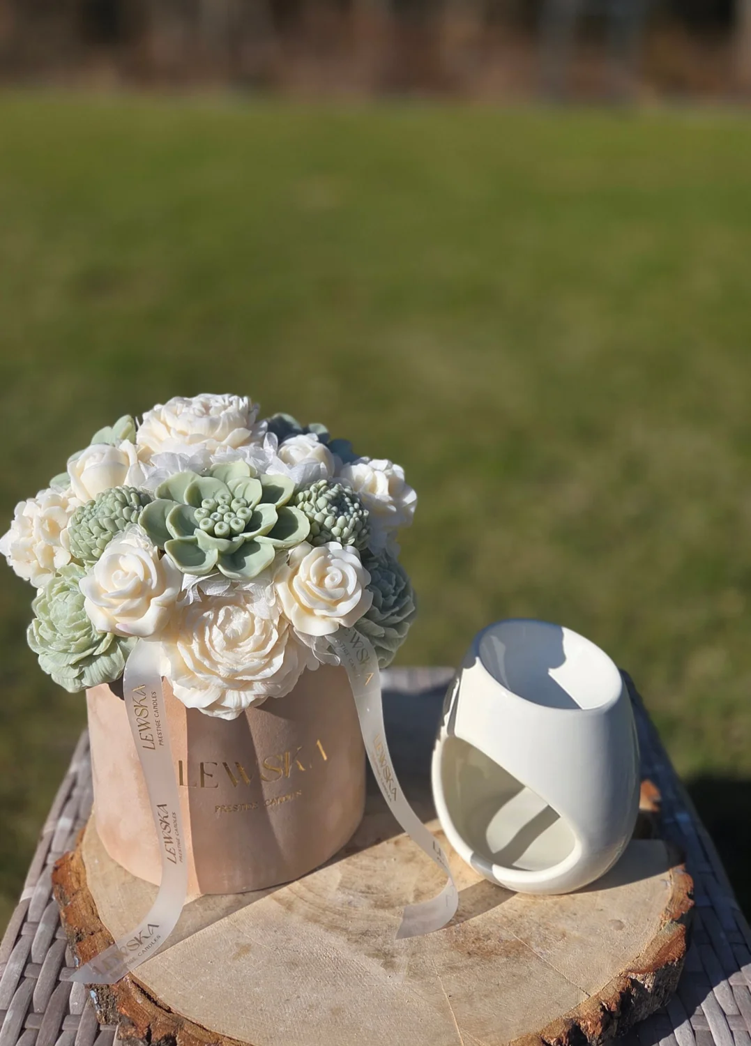 Flowerbox L-mix kwiatów biel- matcha