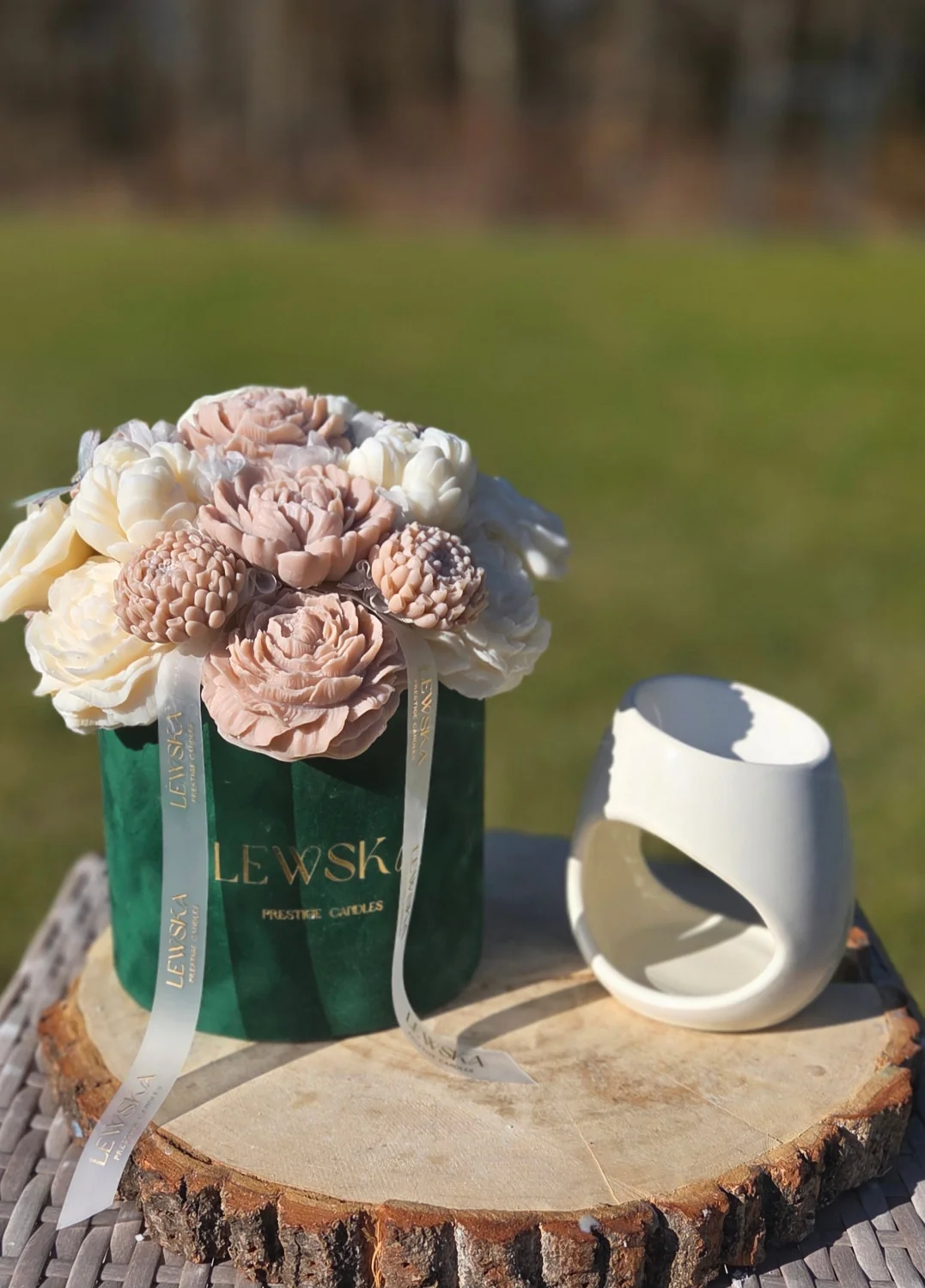 Flowerbox L butlkowa zieleń- kwiaty biało- beżowe