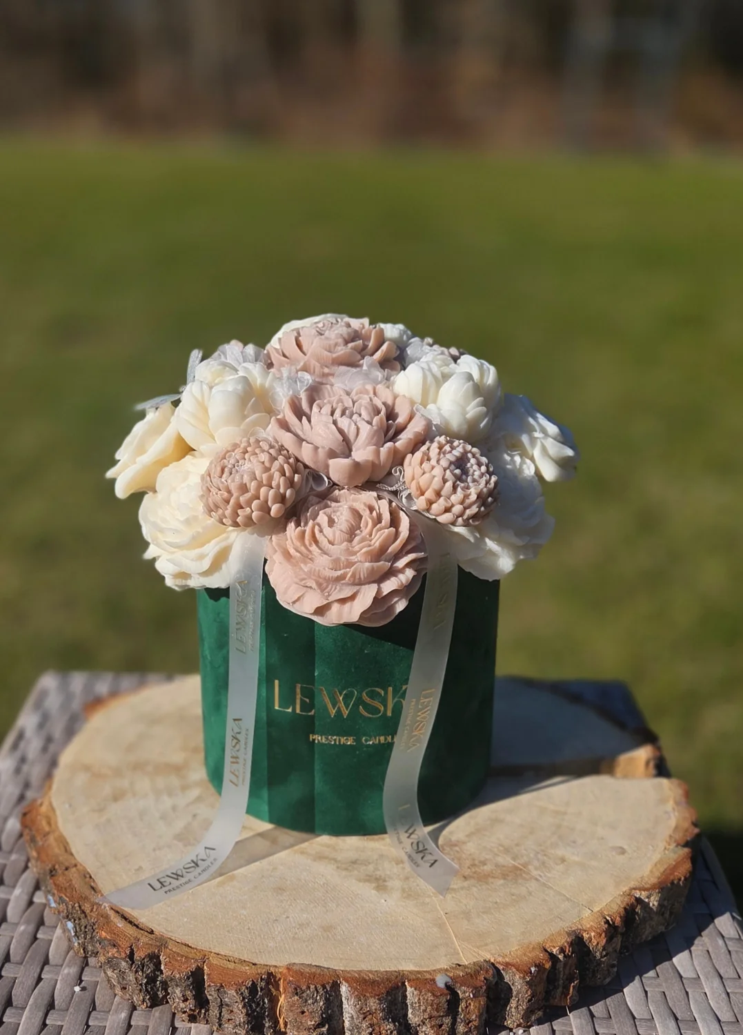 Flowerbox L butlkowa zieleń- kwiaty biało- beżowe