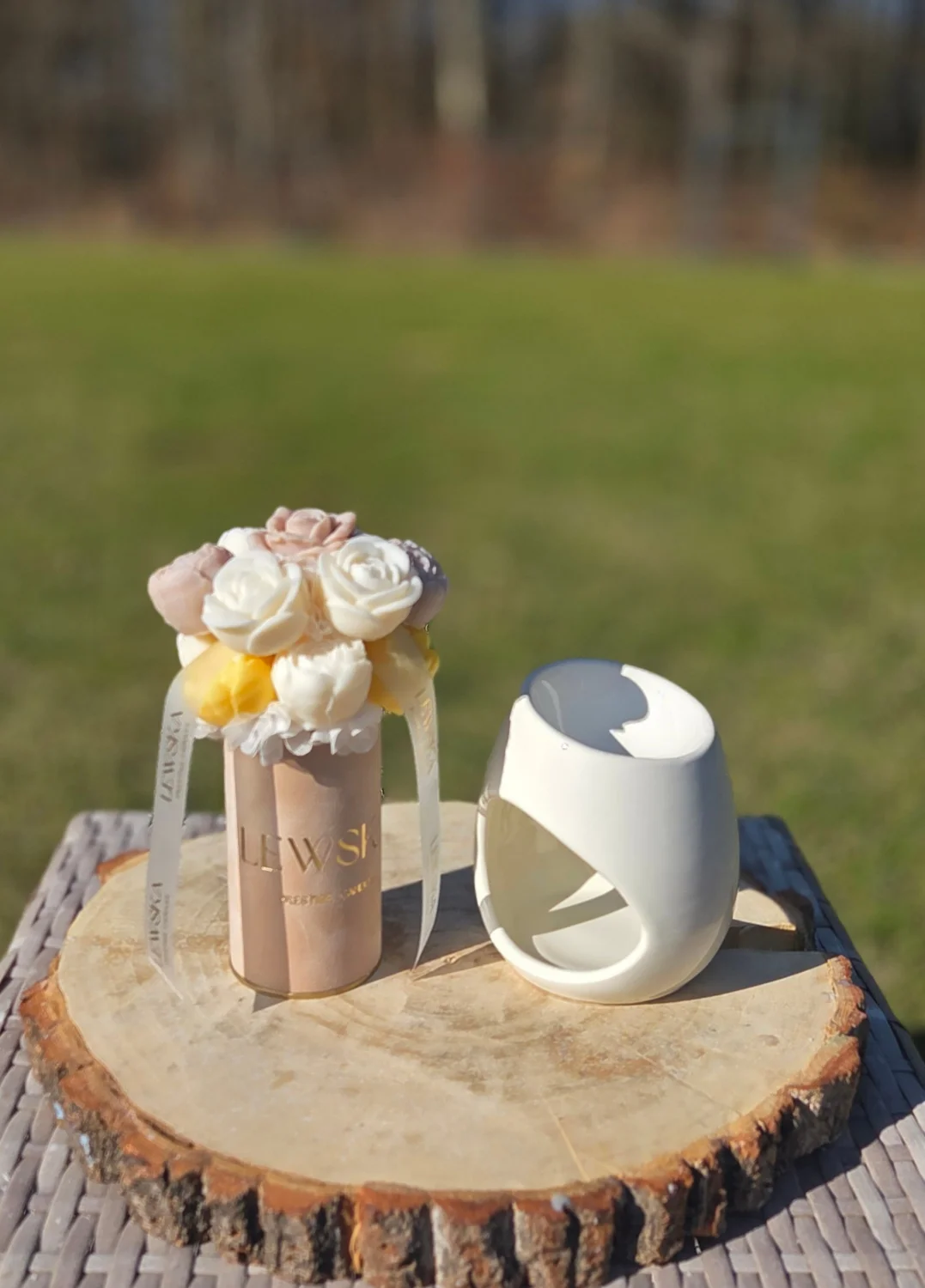 Flowerbox sojowy  S beż- kwiaty biel-beż-żólty