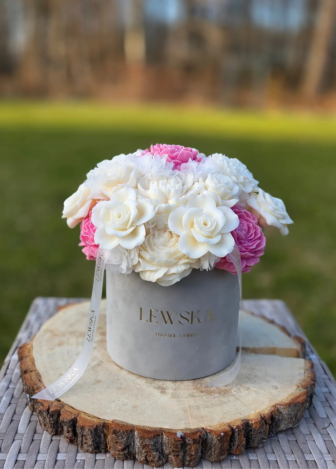 Flowerbox L szary- kwiaty biało- malinowe