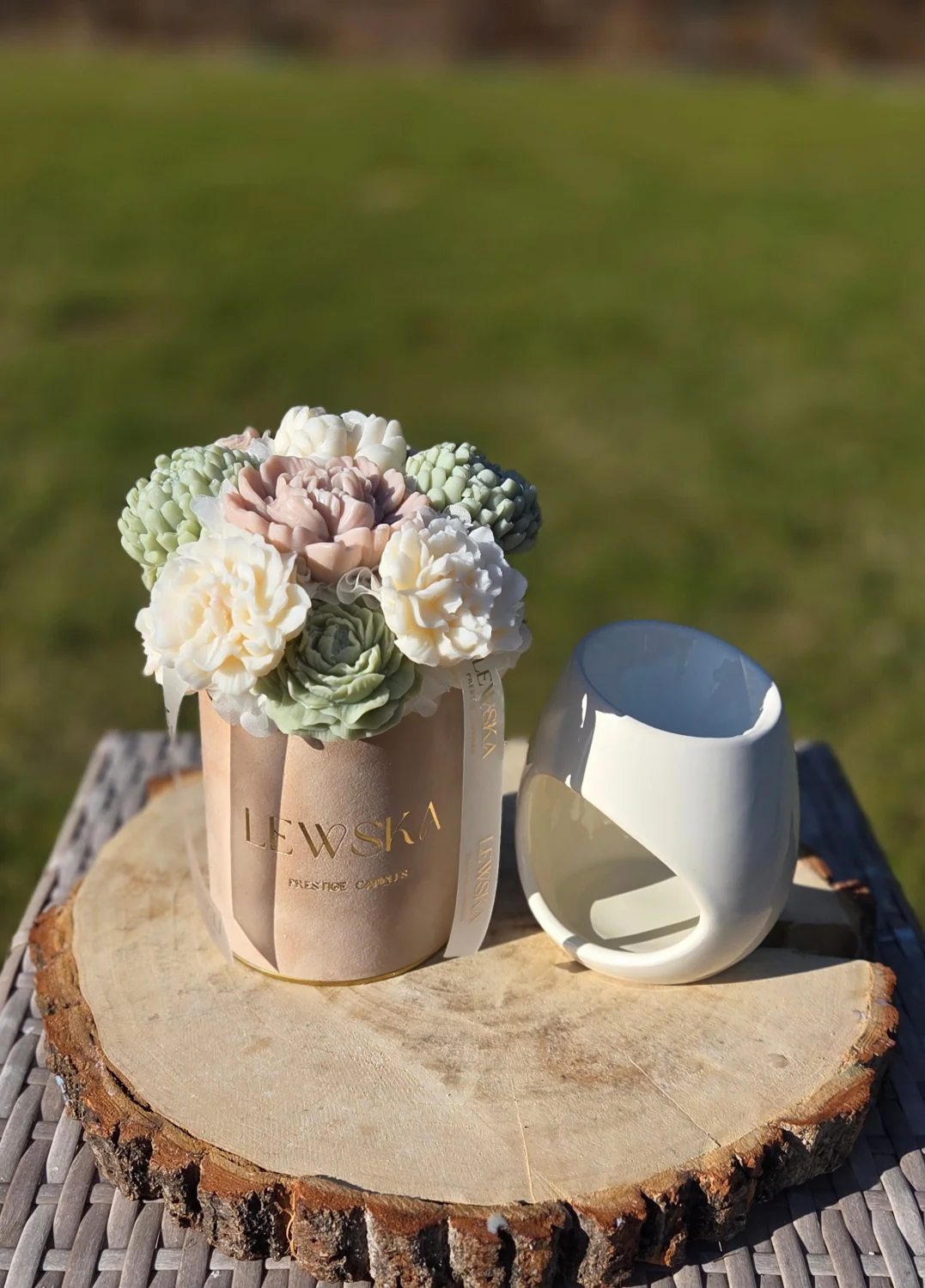 Flowerbox  sojowy M beż- kolor kwiatów biel- beż matcha 