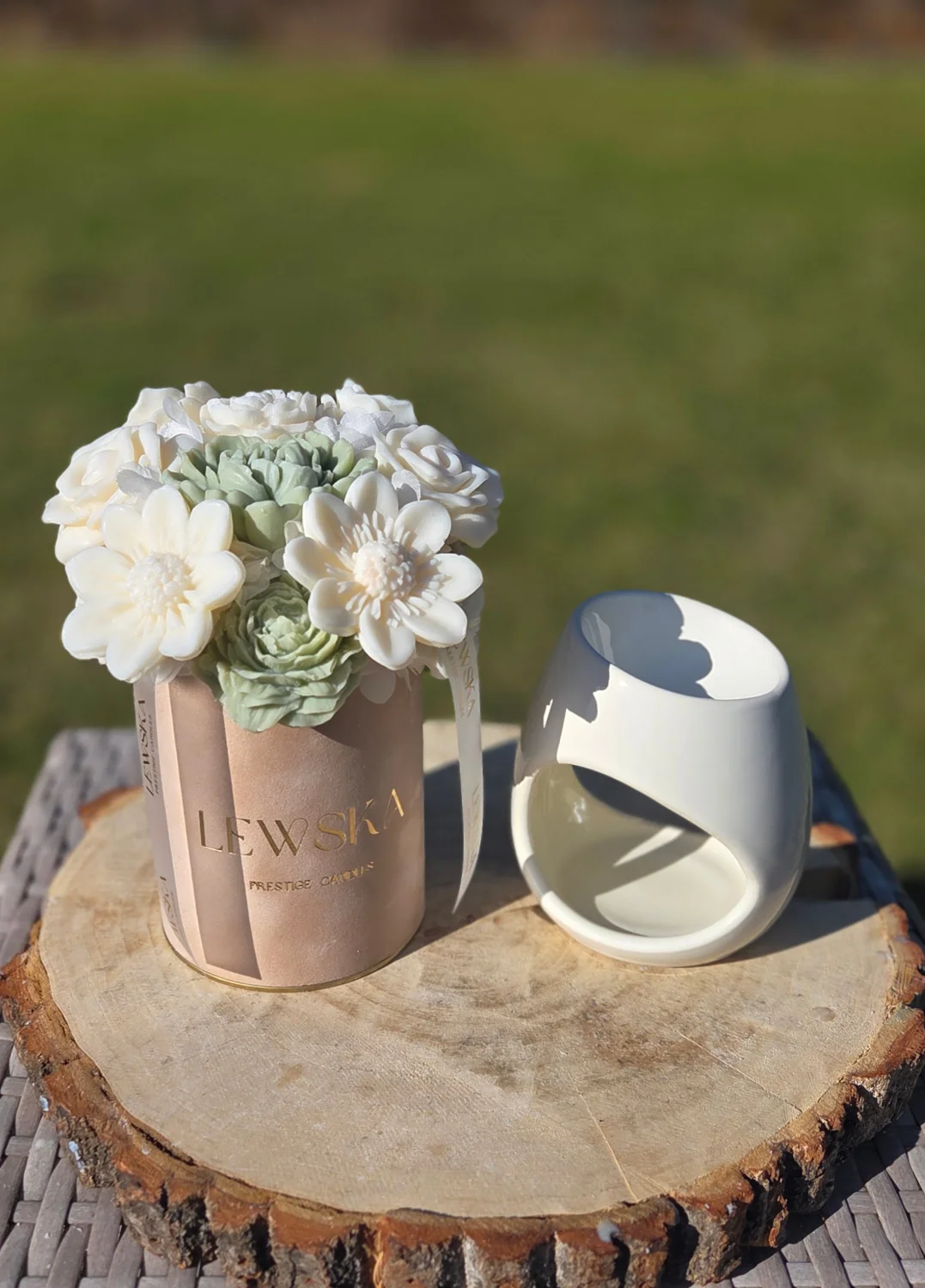 Flowerbox  sojowy M beż- kolor kwiatów biel-  matcha 