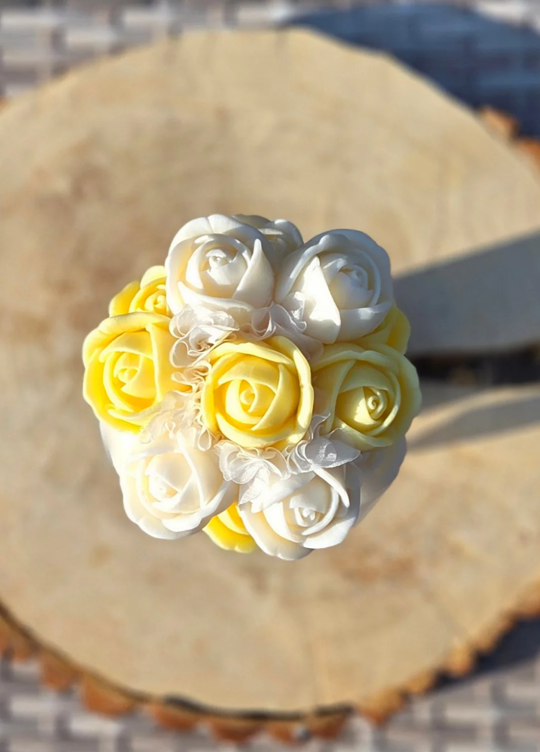 Flowerbox sojowy  S czarny biało-żółte róże