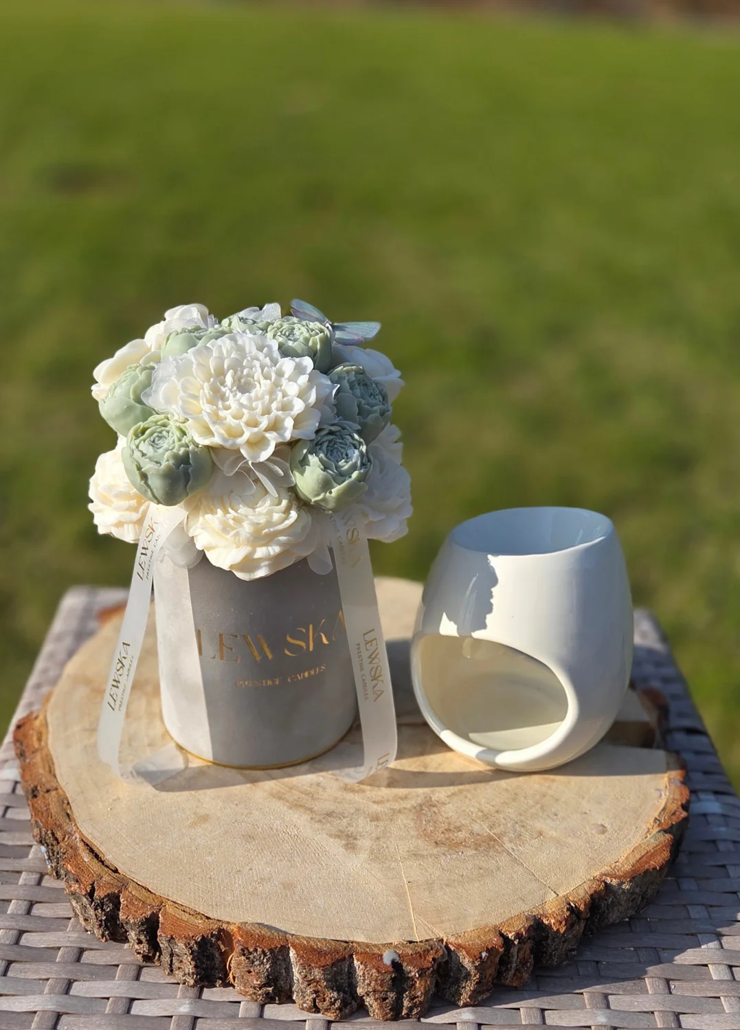 Flowerbox  sojowy M szary- kolor kwiatów biel-matcha