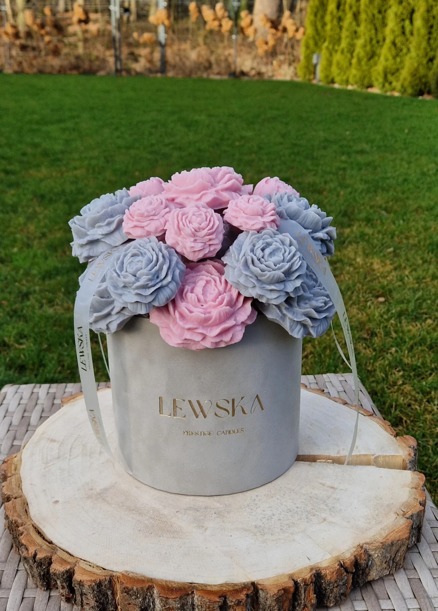 Flowerbox  L szary. Kwiaty szaro- różowe