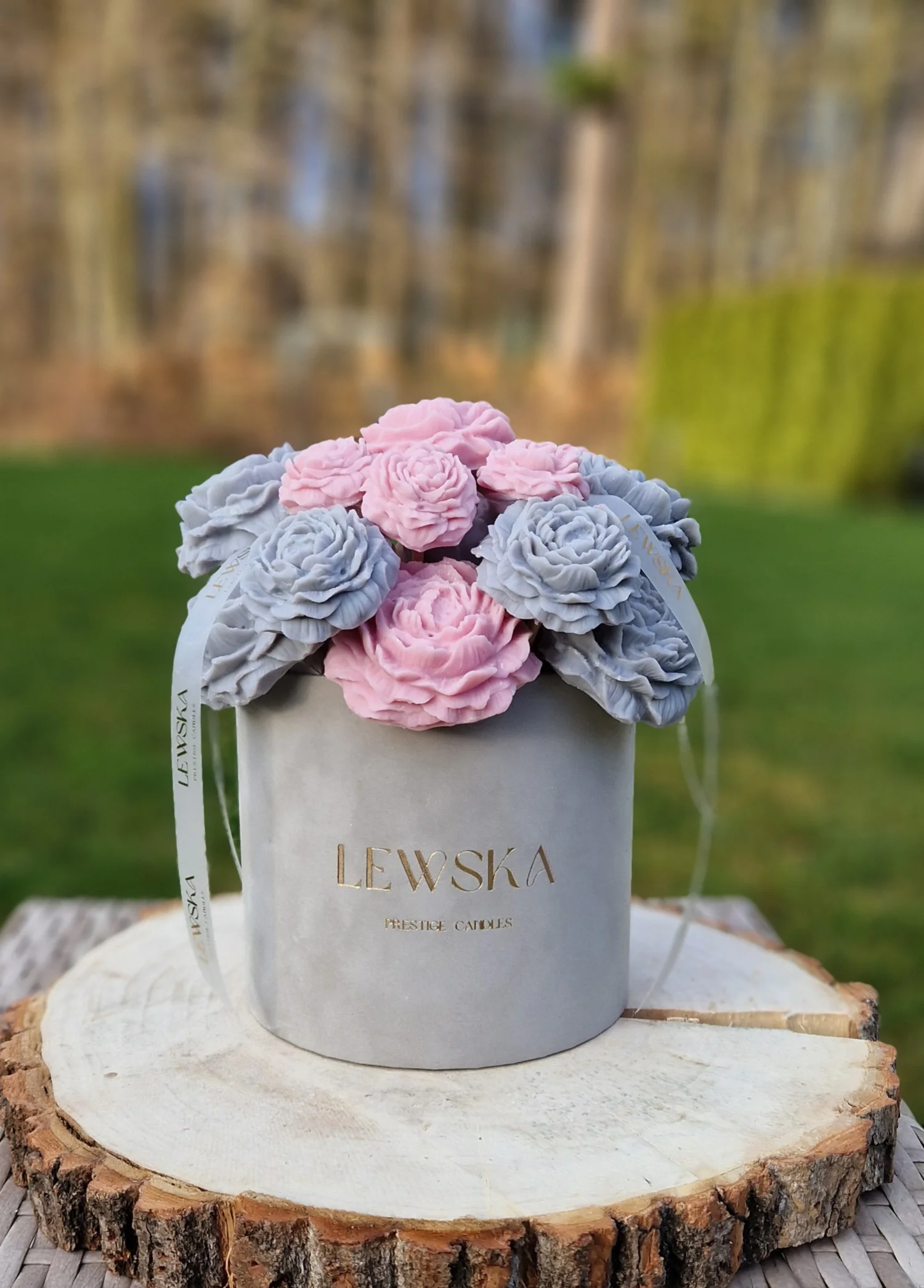 Flowerbox  L szary. Kwiaty szaro- różowe